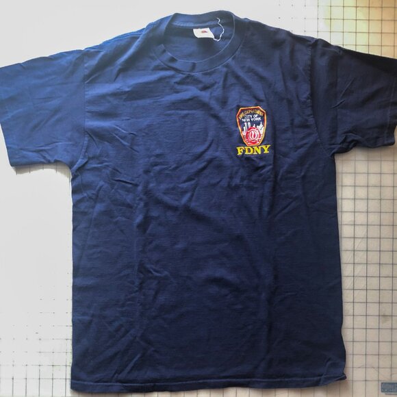 New York Fire Dept. embroidered logo Fruit of the Loom tee Large + free keychain - Picture 1 of 4